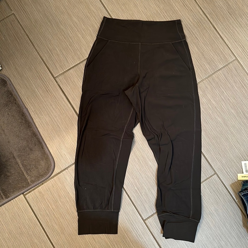 Cropped lululemon align joggers with pockets